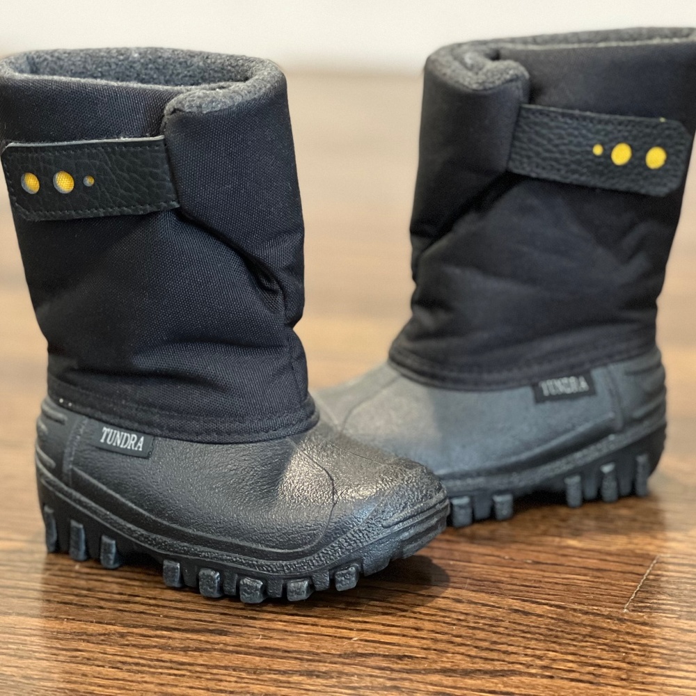 Tundra Kids Black Snow Boots